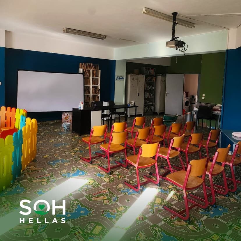 Εθελοντές της SOH Hellas προετοιμάζουν πακέτα υποστήριξης